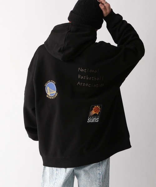 NBA（エヌビーエー）の「【NBA】別注/オーバーサイズワッペンパーカー（パーカー・メンズ・ブラック/その他4・FREE）」の14枚目の写真