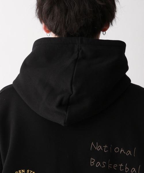 NBA（エヌビーエー）の「【NBA】別注/オーバーサイズワッペンパーカー（パーカー・メンズ・ブラック/その他4・FREE）」の17枚目の写真