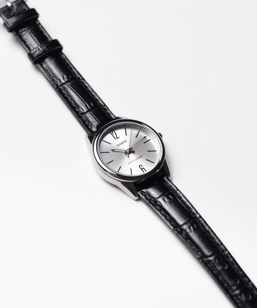 B.I.D.(ビーアイディー)の「《CASIO(カシオ)》アナログ ラウンド シルバー レザー 腕時計(アナログ腕時計・レディース・ブルー/シルバー/シルバー系その他/ブラック/ホワイト/ブラック系その他/ホワイト系その他・FREE)」の7枚目の写真