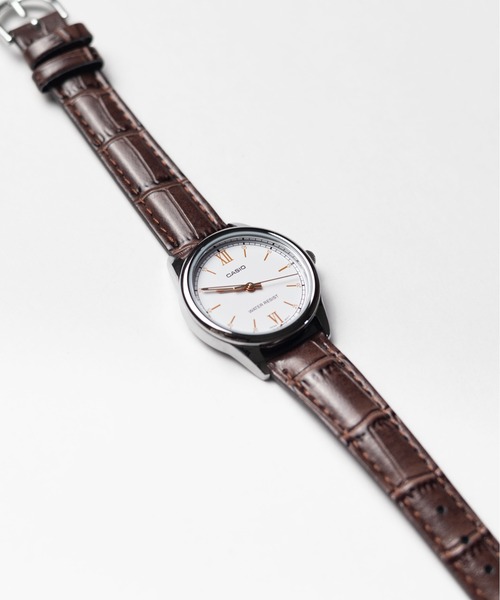 B.I.D.(ビーアイディー)の「《CASIO(カシオ)》アナログ ラウンド シルバー レザー 腕時計(アナログ腕時計・レディース・ブルー/シルバー/シルバー系その他/ブラック/ホワイト/ブラック系その他/ホワイト系その他・FREE)」の2枚目の写真