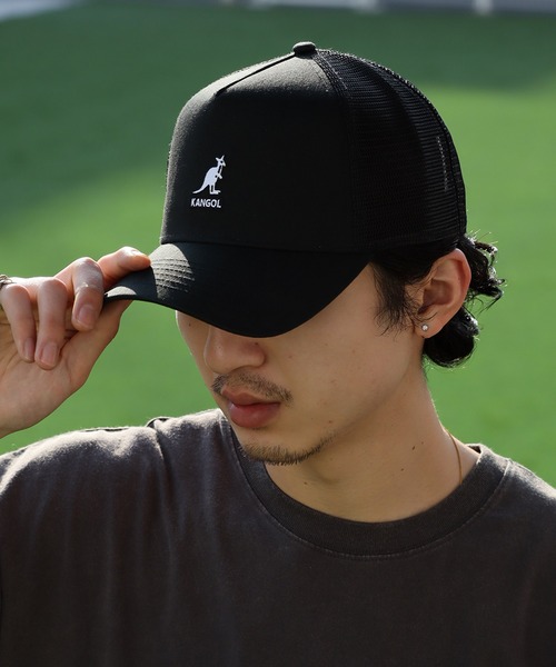 KANGOL（カンゴール）の「【KANGOL/カンゴール】トラッカーメッシュ ロゴキャップ（キャップ・メンズ・ブラック×ホワイト/ベージュ/ブラック・FREE）」の2枚目の写真