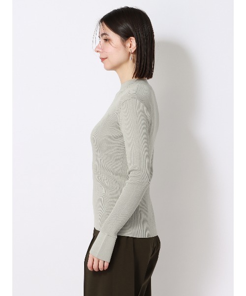 SUIT SQUARE（スーツスクエア）の「ハイネックリブニット フレアスリーブ ハンドウォッシュ ストレッチレーヨン 無地（Tシャツ/カットソー・レディース・グリーン/ホワイト/アイボリー・38(9号)）」の9枚目の写真