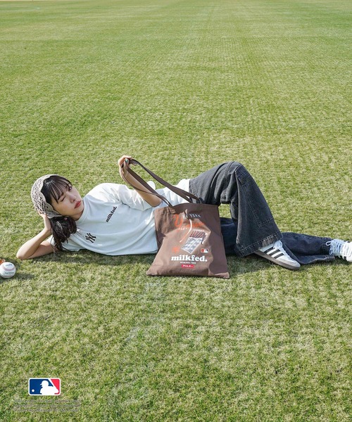 MLB(メジャーリーグベースボール)の「MILKFED. × MLB TOTE(トートバッグ・レディース・ホワイト/ブラウン/ピンク/ライトブルー・ONE SIZE)」の2枚目の写真