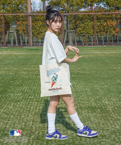 MLB(メジャーリーグベースボール)の「MILKFED. × MLB TOTE(トートバッグ・レディース・ホワイト/ブラウン/ピンク/ライトブルー・ONE SIZE)」の3枚目の写真