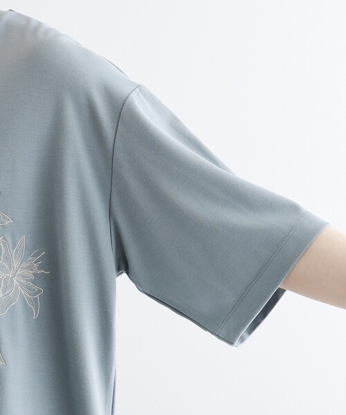 tk.TAKEO KIKUCHI（ティーケータケオキクチ）の「フラワープリントTシャツ（Tシャツ/カットソー・メンズ・ライトグリーン/ホワイト/ブラック・01/03/02）」の5枚目の写真