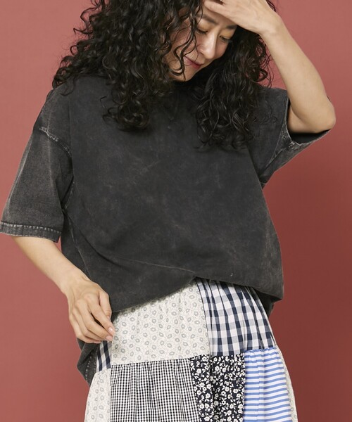 Freada（フリーダ）の「Freada/フリーダ ケミカルウォッシュ Tシャツ（Tシャツ/カットソー・レディース・ライトピンク/チャコールグレー/ワインレッド/レッド・ONE SIZE）」の2枚目の写真