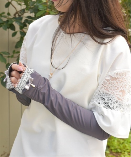 axes femme（アクシーズファム）の「接触冷感レース使いＵＶ手袋（手袋・レディース・ブラック/チャコール・FREE）」の2枚目の写真