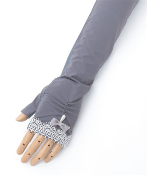 axes femme（アクシーズファム）の「接触冷感レース使いＵＶ手袋（手袋・レディース・ブラック/チャコール・FREE）」の4枚目の写真