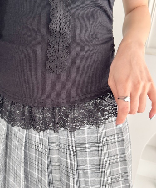 Loueme（ルエム）の「レースチョーカー付き裾フリルトップス（Tシャツ/カットソー・レディース・ライトブルー/ブラック/グレー/オフホワイト・FREE）」の5枚目の写真