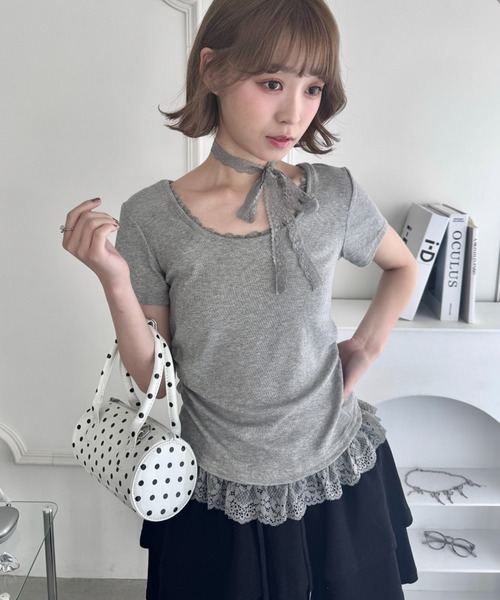 Loueme（ルエム）の「レースチョーカー付き裾フリルトップス（Tシャツ/カットソー・レディース・ライトブルー/ブラック/グレー/オフホワイト・FREE）」の7枚目の写真