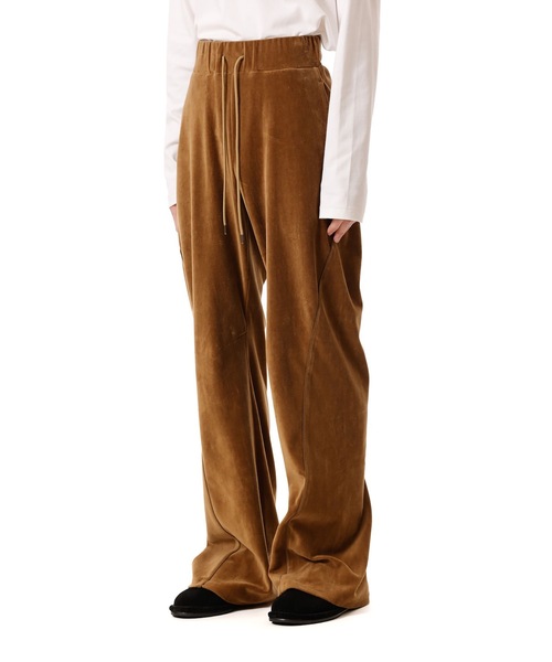 ATTACHMENT(アタッチメント)の「CO/PE ベロア ジャージー 3Dトラックワイドパンツ / CO/PE VELOR JERSEY 3D TRACK WIDE PANTS(その他パンツ・メンズ・ブラック/ダークグレー/キャメル・3/2/1/4)」の3枚目の写真