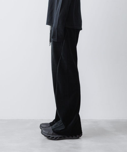 ATTACHMENT(アタッチメント)の「CO/PE ベロア ジャージー 3Dトラックワイドパンツ / CO/PE VELOR JERSEY 3D TRACK WIDE PANTS(その他パンツ・メンズ・ブラック/ダークグレー・3/2/1)」の8枚目の写真