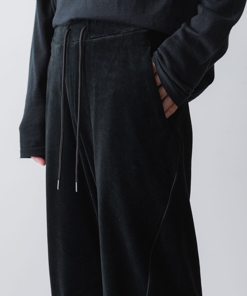 ATTACHMENT(アタッチメント)の「CO/PE ベロア ジャージー 3Dトラックワイドパンツ / CO/PE VELOR JERSEY 3D TRACK WIDE PANTS(その他パンツ・メンズ・ブラック/ダークグレー・3/2/1)」の11枚目の写真