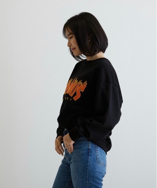 B'day(ビーデイ)の「【CHICHI】PARAMUS MINNESOTA LOGO / パラマス ミネソタ アーチロゴ 配色刺繍 クルーネック スウェット(スウェット・メンズ・グレー系その他・FREE)」の3枚目の写真