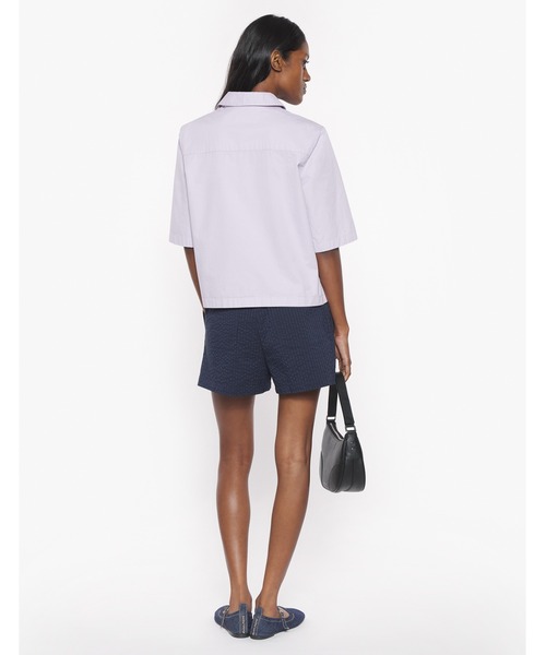 Maison Kitsune(メゾンキツネ)の「CROPPED BOXY SHIRT(シャツ/ブラウス・レディース・ライトパープル・34/36/38)」の4枚目の写真