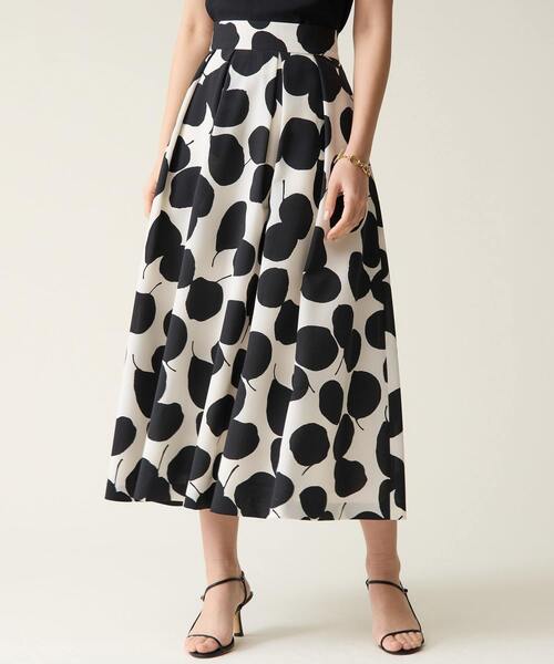 Tiara（ティアラ）の「リーフドットプリントスカート（セットアップ可）（スカート・レディース・アイボリー/ブラック・2/3）」の2枚目の写真