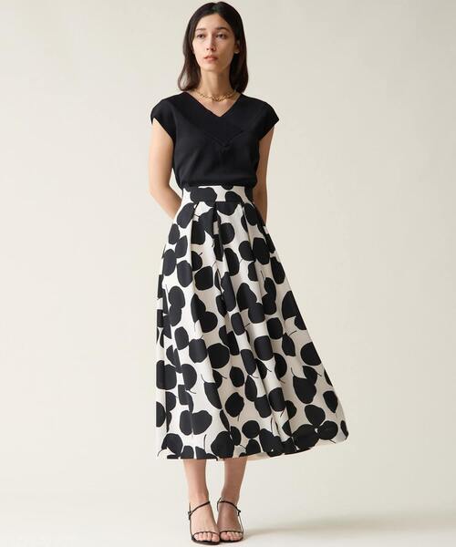 Tiara（ティアラ）の「リーフドットプリントスカート（セットアップ可）（スカート・レディース・アイボリー/ブラック・2/3）」の7枚目の写真
