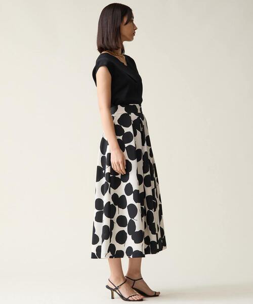 Tiara（ティアラ）の「リーフドットプリントスカート（セットアップ可）（スカート・レディース・アイボリー/ブラック・2/3）」の8枚目の写真