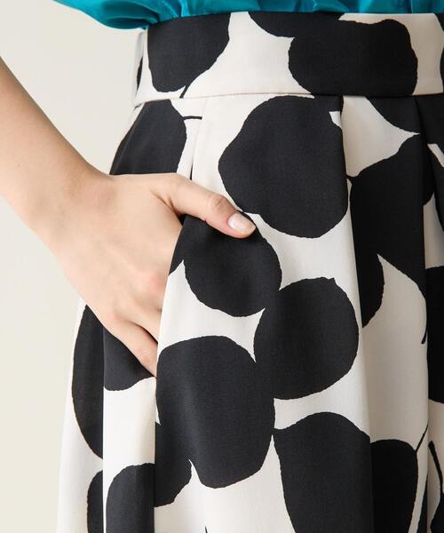 Tiara（ティアラ）の「リーフドットプリントスカート（セットアップ可）（スカート・レディース・アイボリー/ブラック・2/3）」の16枚目の写真