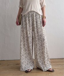 LBC（エルビーシー）の「ボタニカルプリントプリーツパンツ（その他パンツ）」