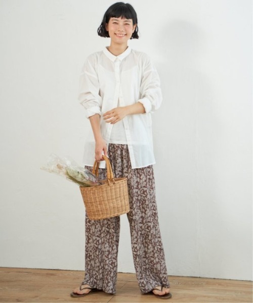 LBC（エルビーシー）の「ボタニカルプリントプリーツパンツ（その他パンツ・レディース・オフホワイト/チャコールグレー/ブラウン・M）」の8枚目の写真