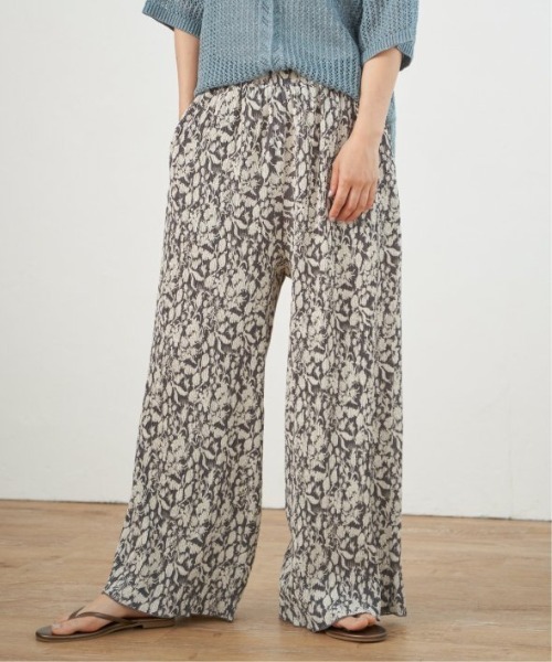 LBC（エルビーシー）の「ボタニカルプリントプリーツパンツ（その他パンツ・レディース・オフホワイト/チャコールグレー/ブラウン・M）」の22枚目の写真