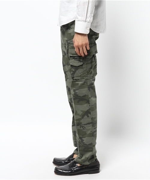 J.W.BRINE(ジェイダブリューブライン)の「J.W.BRINE カモフラージュ柄スリムカーゴパンツ(その他パンツ・メンズ・サファリグリーン・44)」の2枚目の写真