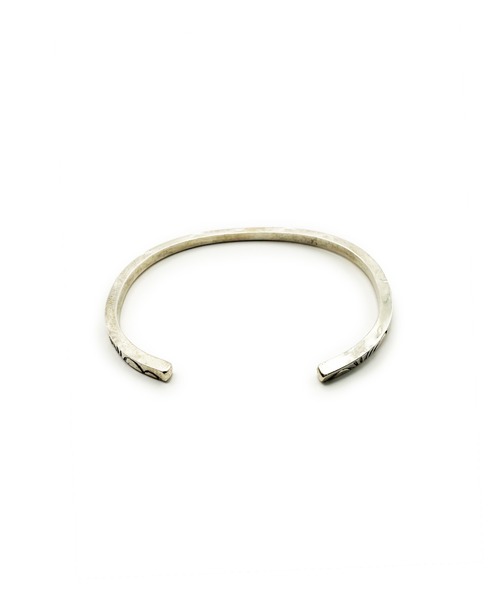 Indian Jewelry(インディアンジュエリー)の「THEATER シアター フラットシェイブネイティブデザインスタンプワークスリムシルバーバングル Made in USA(バングル/リストバンド・メンズ・シルバー・FREE)」の4枚目の写真