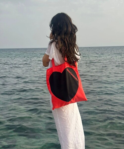 bonjour records（ボンジュールレコーズ）の「【apartamento/アパルタメント】 Heart Tote Bag（トートバッグ・メンズ・オレンジ・FREE）」の6枚目の写真