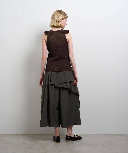 LANVIN en Bleu(ランバンオンブルー)の「フリルノースリーブニット(ニット/セーター・レディース・イエロー/ブラウン/ブラック・38)」の20枚目の写真