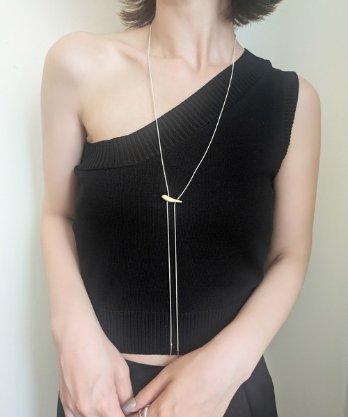 styiro(スタイロ)の「ニッケルフリー マットメタルループタイネックレス(ネックレス・レディース・シルバー/シルバー×ゴールド・FREE)」の4枚目の写真