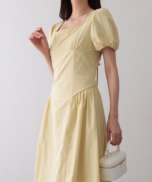 Lace Ladies（レースレディース）の「ソリッドカラー スクエアネック パフスリーブ ギャザー ワンピース（ワンピース・レディース・イエロー/アイボリー・FREE）」の4枚目の写真