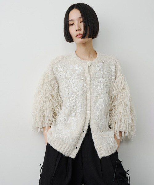 LA BELLE ETUDE(ラベルエチュード)の「【TEN by LA BELLE ETUDE】レース刺繍MIXモチーフ×ループフリンジニットカーディガン(カーディガン/ボレロ・レディース・ホワイト/チャコールグレー・FREE)」の3枚目の写真