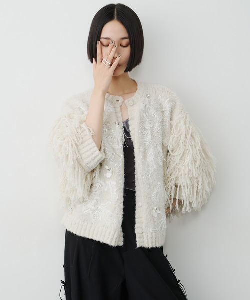 LA BELLE ETUDE(ラベルエチュード)の「【TEN by LA BELLE ETUDE】レース刺繍MIXモチーフ×ループフリンジニットカーディガン(カーディガン/ボレロ・レディース・ホワイト/チャコールグレー・FREE)」の14枚目の写真