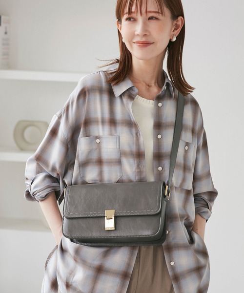 ROPE' PICNIC(ロペピクニック)の「【WEB限定カラー】me fit BAG バーチカルラインワイドショルダーバッグ(ショルダーバッグ・レディース・ボルドー/グレー系その他/ブラック/ダークグリーン・FREE)」の21枚目の写真