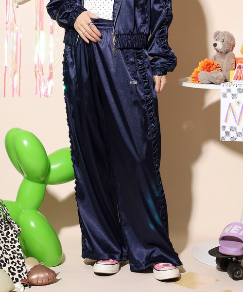 NERDY（ノルディ）の「サテンバイカートラックパンツ（スウェットパンツ・レディース・ピンク/ネイビー/ブラック・SS/S/M）」の16枚目の写真