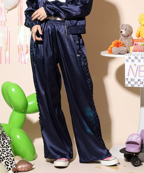 NERDY（ノルディ）の「サテンバイカートラックパンツ（スウェットパンツ・レディース・ピンク/ネイビー/ブラック・SS/S/M）」の15枚目の写真