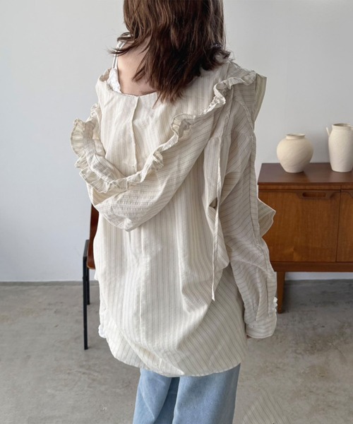 Jewelobe(ジュエローブ)の「BIGフードストライプドルマンルーズシャツ(シャツ/ブラウス・レディース・ブルー/アイボリー・FREE)」の2枚目の写真
