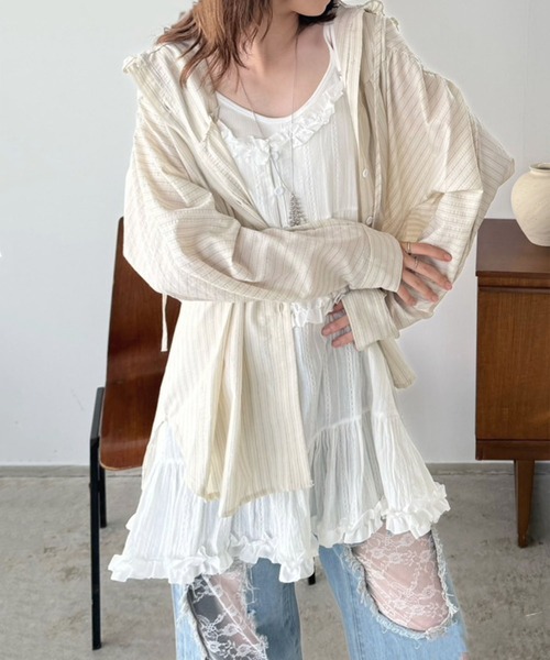 Jewelobe(ジュエローブ)の「BIGフードストライプドルマンルーズシャツ(シャツ/ブラウス・レディース・ブルー/アイボリー・FREE)」の14枚目の写真