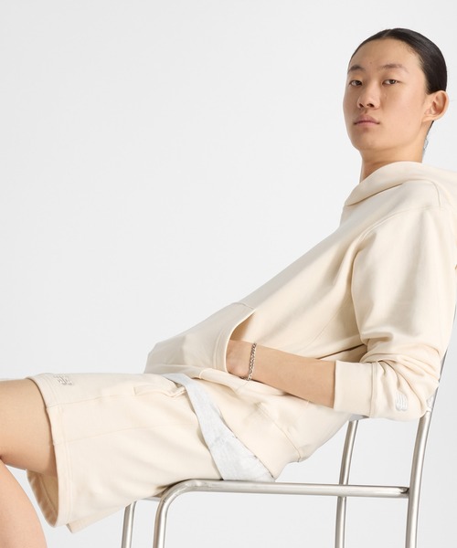 NEW BALANCE(ニューバランス)の「Athletics クラシックスフーディ(パーカー・メンズ・ブラック/ライトベージュ・SMALL/MEDIUM/LARGE/X-LARGE/XX-LARGE)」の5枚目の写真