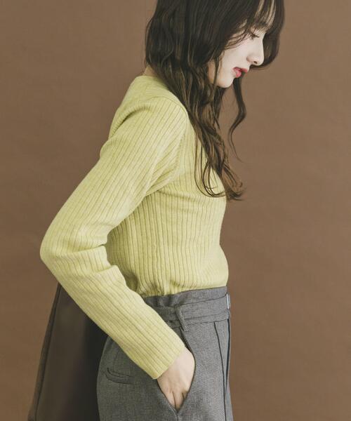 ITEMS URBANRESEARCH（アイテムズ アーバンリサーチ）の「『洗濯可』フワフワクルーネックリブニット（ニット/セーター・レディース・オフホワイト/チャコールグレー/ベージュ/グリーン系その他・FREE）」の4枚目の写真