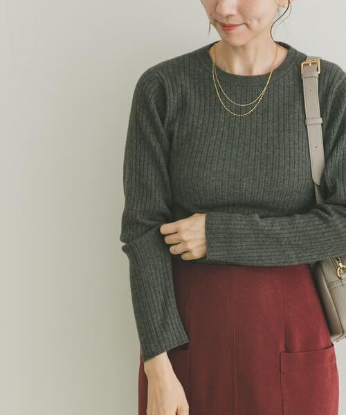 ITEMS URBANRESEARCH（アイテムズ アーバンリサーチ）の「『洗濯可』フワフワクルーネックリブニット（ニット/セーター・レディース・オフホワイト/チャコールグレー/ベージュ/グリーン系その他・FREE）」の3枚目の写真