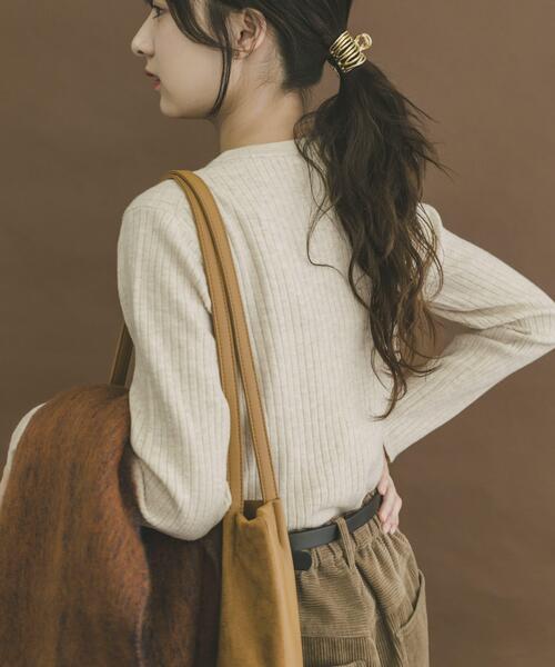 ITEMS URBANRESEARCH（アイテムズ アーバンリサーチ）の「『洗濯可』フワフワクルーネックリブニット（ニット/セーター・レディース・オフホワイト/チャコールグレー/ベージュ/グリーン系その他・FREE）」の6枚目の写真