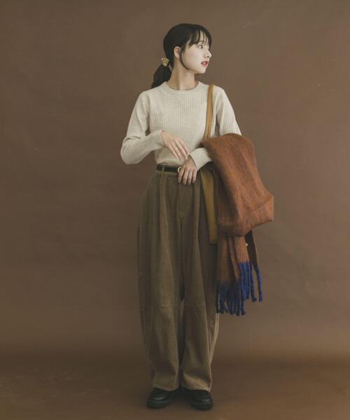 ITEMS URBANRESEARCH（アイテムズ アーバンリサーチ）の「『洗濯可』フワフワクルーネックリブニット（ニット/セーター・レディース・オフホワイト/チャコールグレー/ベージュ/グリーン系その他・FREE）」の7枚目の写真