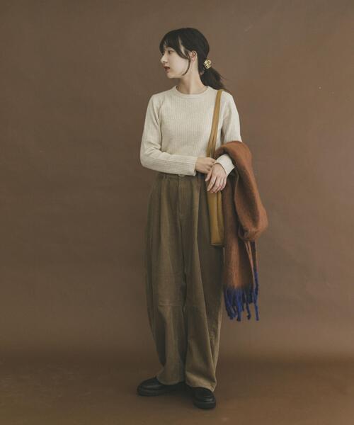 ITEMS URBANRESEARCH（アイテムズ アーバンリサーチ）の「『洗濯可』フワフワクルーネックリブニット（ニット/セーター・レディース・オフホワイト/チャコールグレー/ベージュ/グリーン系その他・FREE）」の8枚目の写真