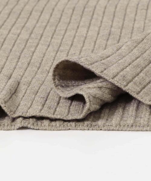 ITEMS URBANRESEARCH（アイテムズ アーバンリサーチ）の「『洗濯可』フワフワクルーネックリブニット（ニット/セーター・レディース・オフホワイト/チャコールグレー/ベージュ/グリーン系その他・FREE）」の17枚目の写真