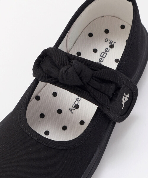 BeBe（ベベ）の「リボン付きベルクロストラップシューズ(13~19cm)（スニーカー・キッズ・ブラック・15.0cm/18.0cm/19.0cm/17.0cm/16.0cm/13.0cm/13.5cm/14.0cm）」の7枚目の写真