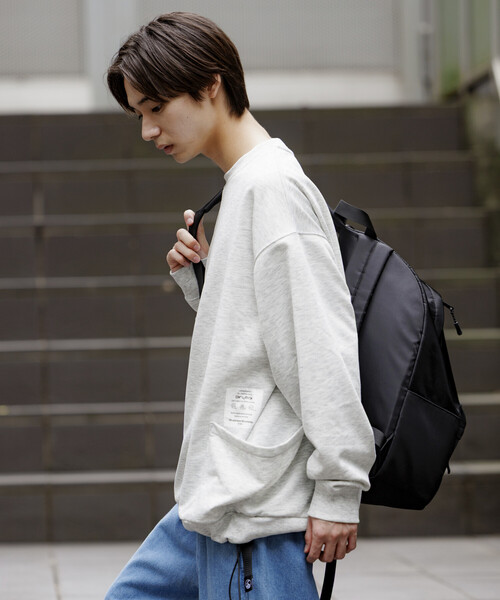 FREAK'S STORE(フリークスストア)の「限定展開 Drymix(R)/ドライミックス リラックスフィット サイドポケット クルーネック スウェット(スウェット・メンズ・アッシュグレー/ブラック/グレイッシュベージュ/ネイビー・SMALL/MEDIUM/LARGE)」の5枚目の写真
