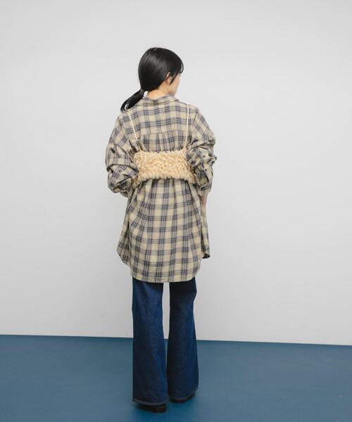 KBF（ケイビーエフ）の「マイクロフリンジブラ（その他トップス・レディース・チャコールグレー/ベージュ・ONE）」の7枚目の写真