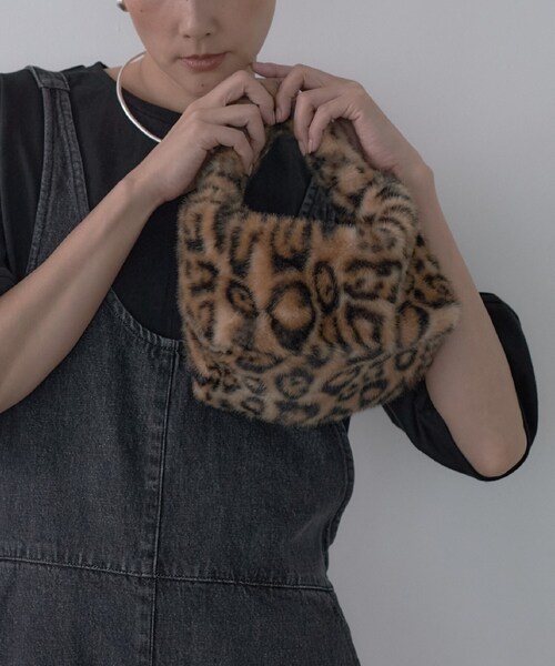 GALLEST（ギャレスト）の「フェイクファーマイクロバッグ（ハンドバッグ・レディース・アイボリー/ダークブラウン系4/ブラック・00）」の3枚目の写真